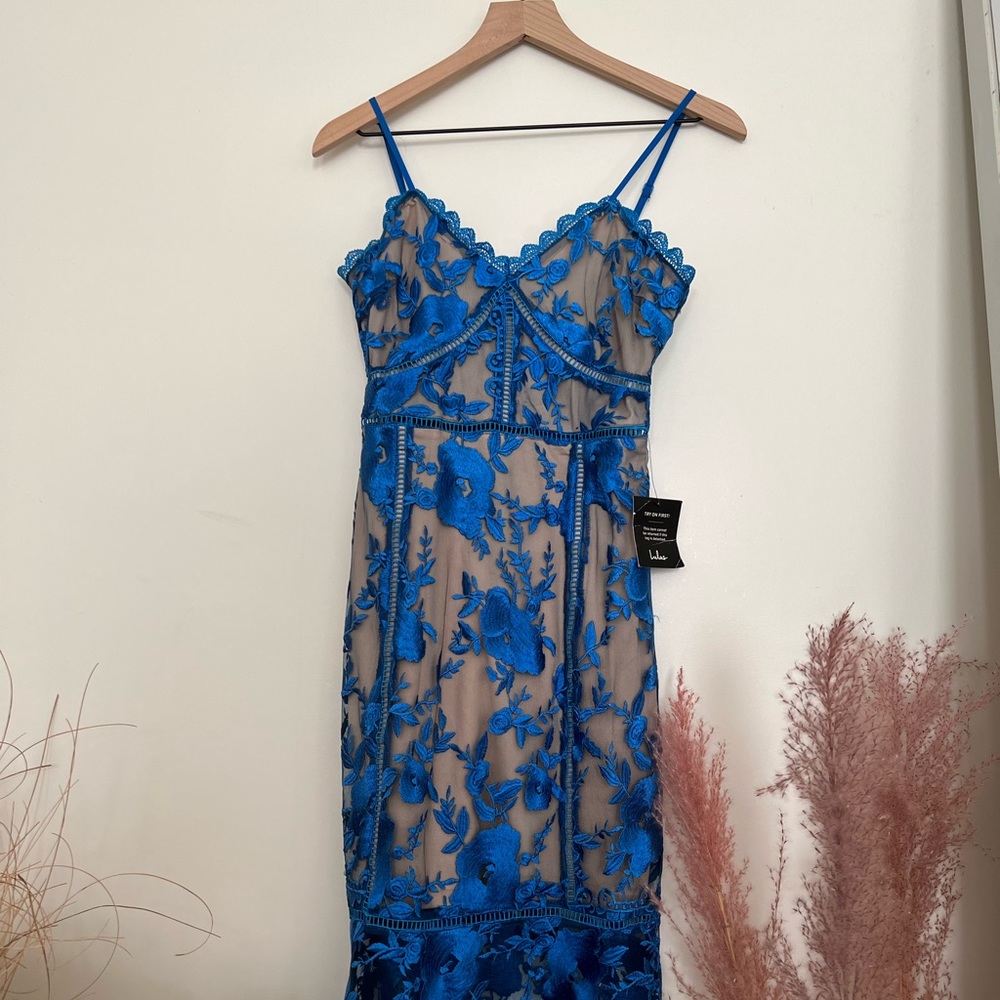 NWT Lulu’s Blue Lace Midi Dress with slip lining - size XS